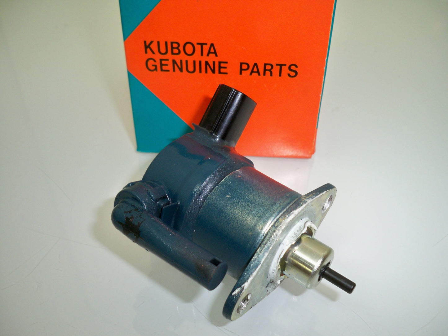 Abstellsolenoid von Kubota V3300 V3600 V3800 Solenoid Stopmagnet Abschaltventil