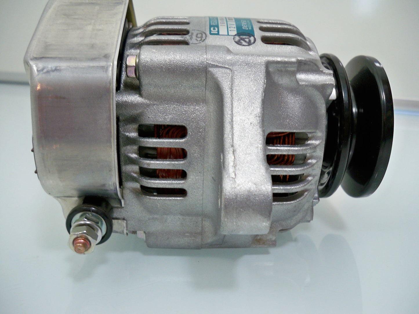 Lichtmaschine von Kubota D1403 D1703 D1803 V2003 V2203 V2403 16404-64010