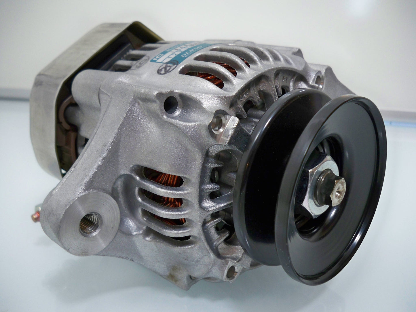 Lichtmaschine von Kubota D1403 D1703 D1803 V2003 V2203 V2403 16404-64010