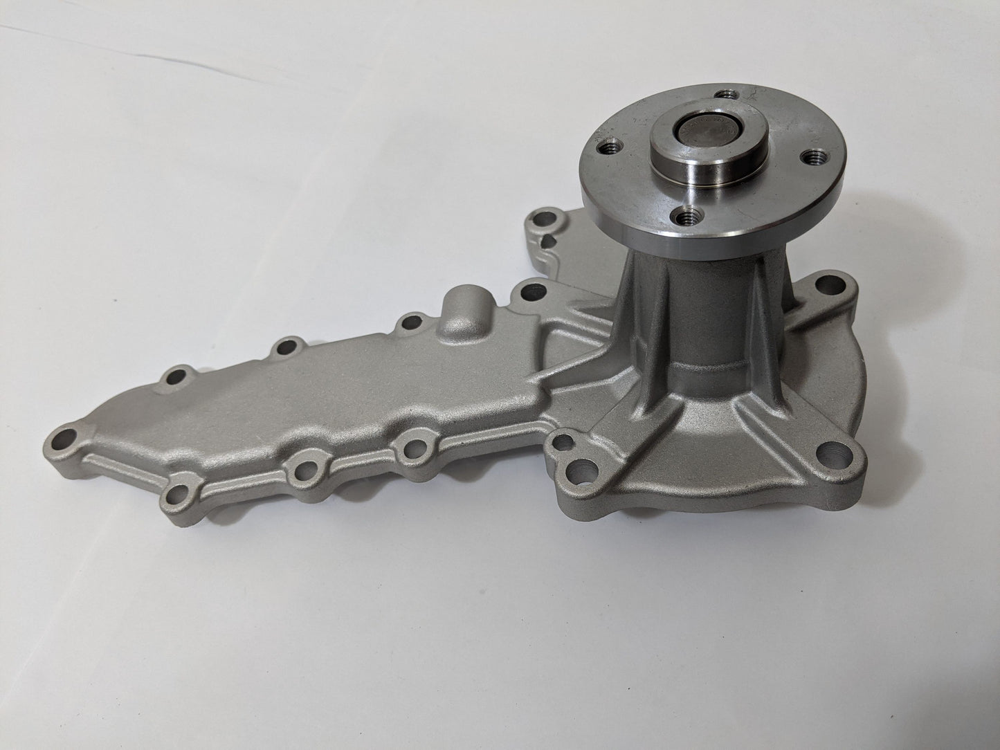 Wasserpumpe passend für Kubota V2403 V2203 1A051-73030 1A051-73032 1A051-73035