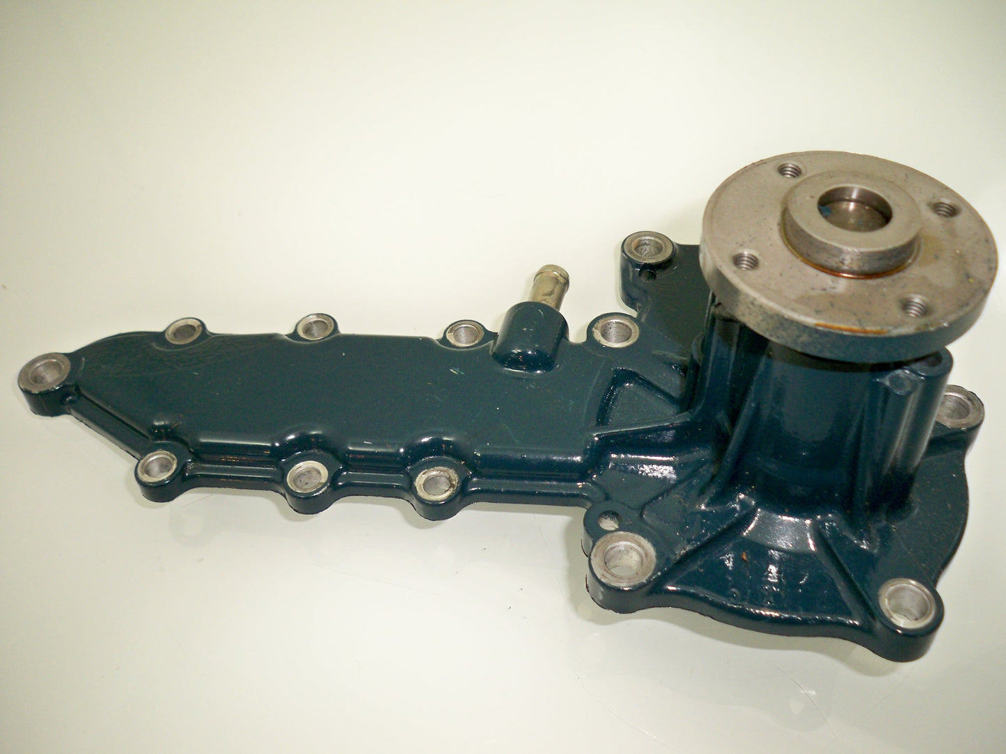 Wasserpumpe von Kubota  V2003-M  V2003-M-T  V2203-M  V2403-M  V2403-M-DI-T