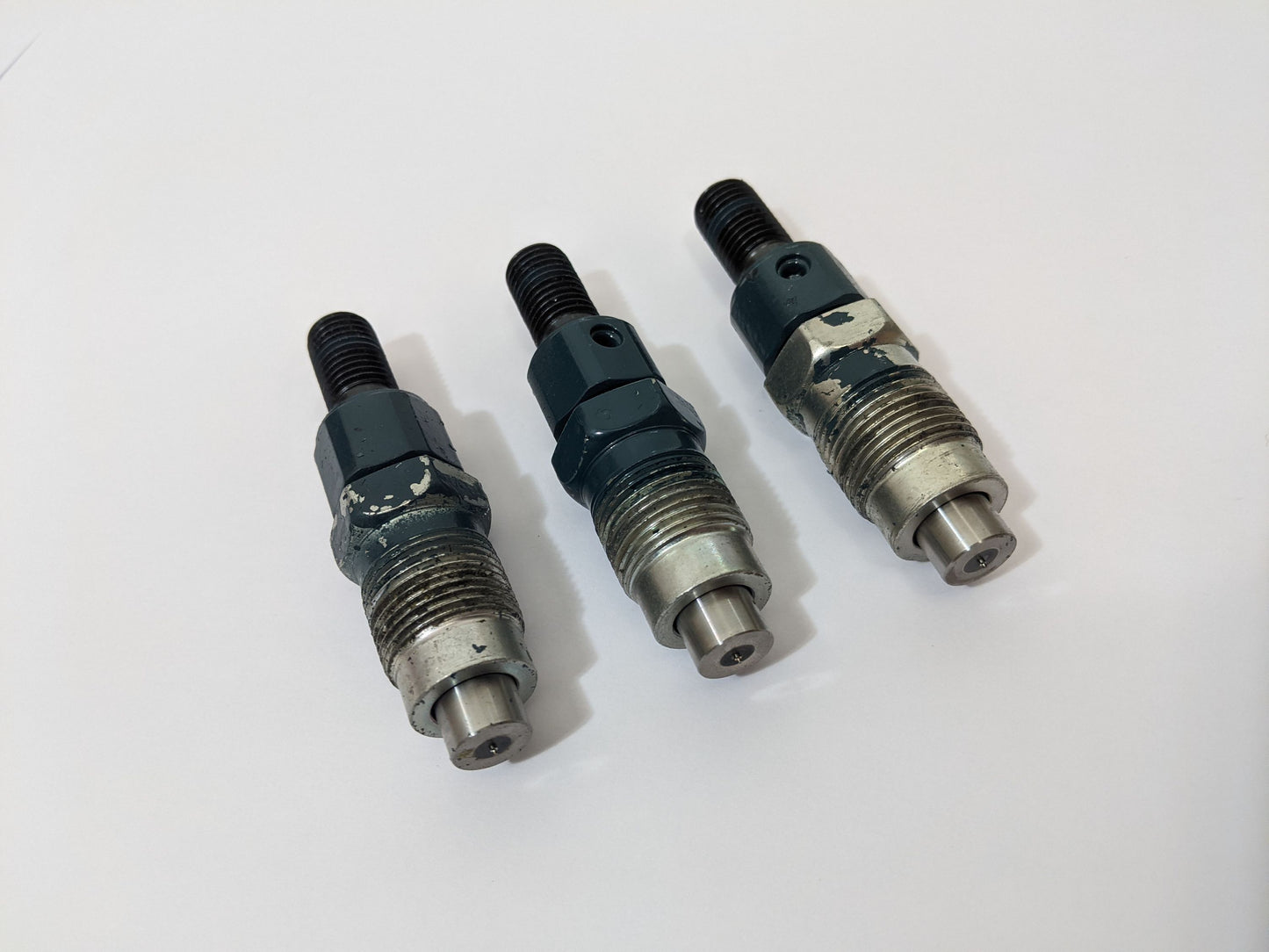von Kubota 3 Einspritzdüsen für V3300 V3600 V3800 V3300-T V3600-T  1C010-53900