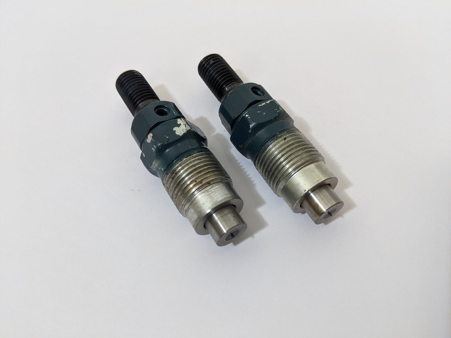 von Kubota 2 Einspritzdüsen für V1903 V2003-M V2203 V2203-M  V2403-M  16454-53900